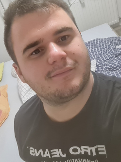 Dominik, 25 �ves kemenesszentp�teri t�rskeres� f�rfi