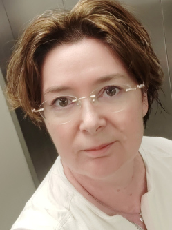 T�ni, 50 �ves t�rskeres� n�, G�d�ll�