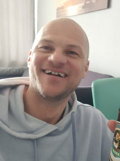 J�nos, 45 �ves t�rskeres� f�rfi, Tiszak�cske