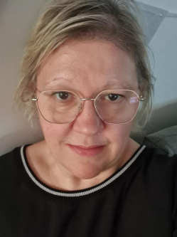 Gy�ngyi, 55 �ves t�rskeres� n�, Budapest