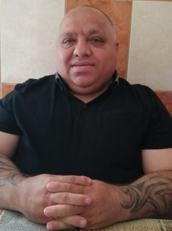 L�szl�, 57 �ves t�rskeres� f�rfi, Koml�