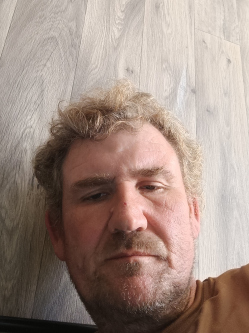 Mikl�s, 47 �ves t�rskeres� f�rfi, Dunavecse