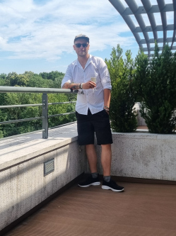 L�szl�, 33 �ves t�rskeres� f�rfi, L�rinci