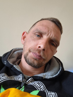 Ern�, 38 �ves t�rskeres� f�rfi, �cs