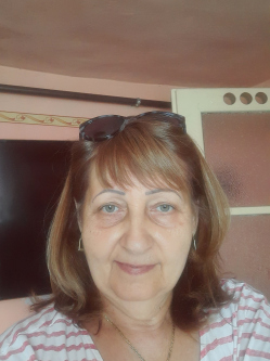 Adri �vi, 62 �ves t�rskeres� n�, Budapest