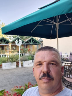 Szabolcs, 49 �ves t�rskeres� f�rfi, Kar�csond
