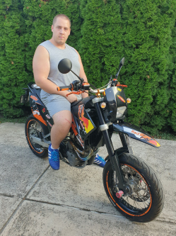 Marcell, 24 �ves t�rskeres� f�rfi, Edel�ny