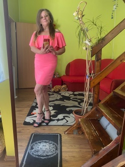 Lola, 56 �ves t�rskeres� n�, Acsa