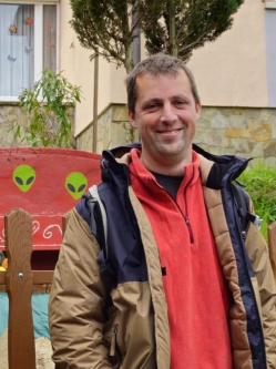 Dani, 35 �ves t�rskeres� f�rfi, Monor