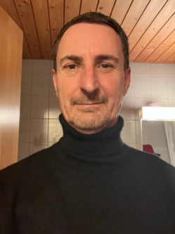 L�szl�, 53 �ves t�rskeres� f�rfi, Tatab�nya