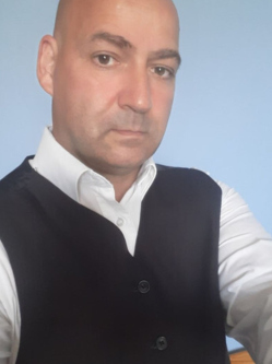Mih�ly, 50 �ves kulcsi t�rskeres� f�rfi