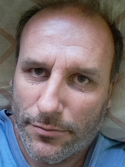 J�zsef, 47 �ves fels�ny�ki t�rskeres� f�rfi