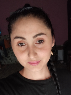 Timike, 25 �ves t�rskeres� n�, Elek