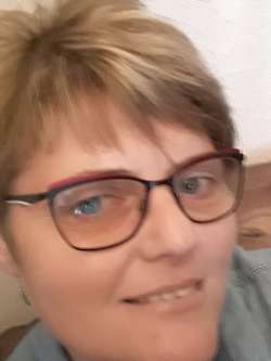 Szilvi, 56 �ves t�rskeres� n�, �zd