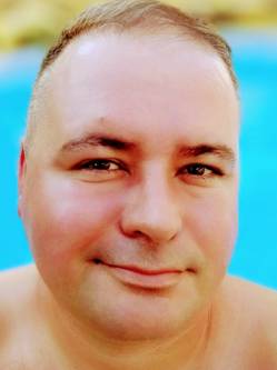 Lajos, 42 �ves t�rskeres� f�rfi, Bik�cs