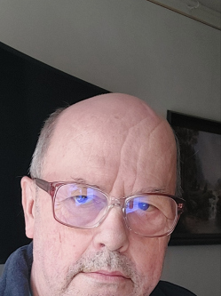 Csaba, 69 �ves t�rskeres� f�rfi, Martf�