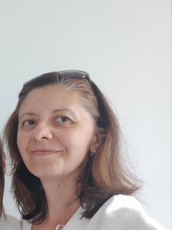 Anita, 42 �ves t�rskeres� n�, �rsekcsan�d