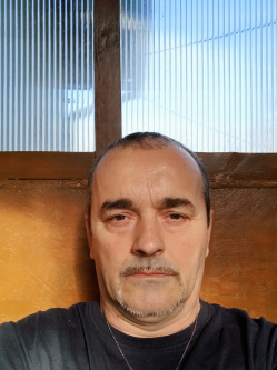 Norbert, 51 �ves hagy�rosb�r�ndi t�rskeres� f�rfi