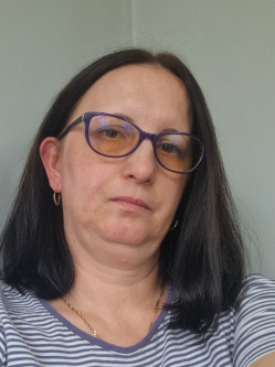 Niki, 42 �ves t�rskeres� n�, D�br�k�z