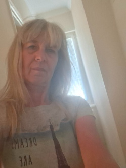 Man�, 61 �ves t�rskeres� n�, Dunaharaszti