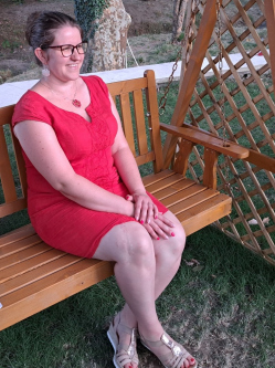 Zs�fi, 30 �ves t�rskeres� n�, Tatab�nya