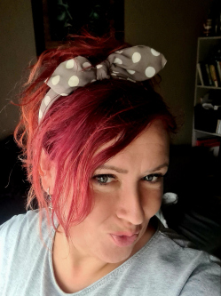 Melinda, 50 �ves t�rskeres� n�, T�k�l
