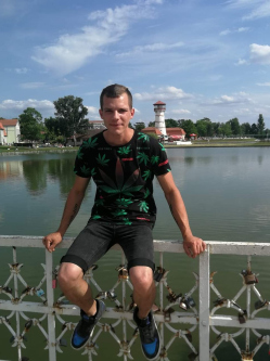 G�bor, 29 �ves t�rskeres� f�rfi, Orosh�za