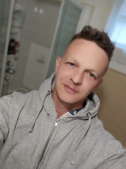 Istv�n, 40 �ves t�rskeres� f�rfi, Hajd�szoboszl�
