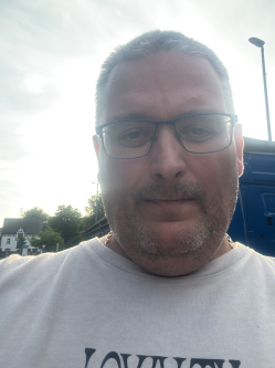 Korn�l, 48 �ves t�rskeres� f�rfi, Ajka