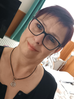 Kata, 49 �ves t�rskeres� n�, Veszpr�m