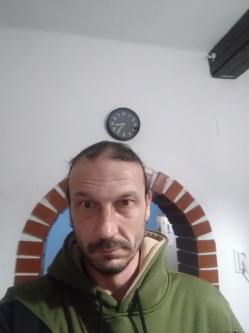Tibi, 44 �ves j�szlad�nyi t�rskeres� f�rfi