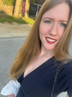 Anna, 22 �ves t�rskeres� n�, Pilisv�r�sv�r