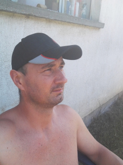 G�bor, 44 �ves t�rskeres� f�rfi, Belecska