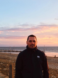 Andris, 42 �ves medgyesegyh�zi t�rskeres� f�rfi