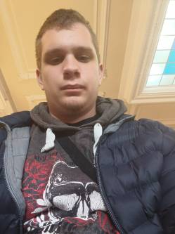 Szabolcs, 22 �ves t�rskeres� f�rfi, Sitke