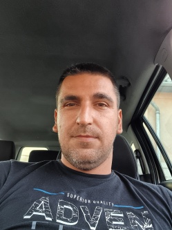 Istvan, 40 �ves t�rskeres� f�rfi, K�kcse