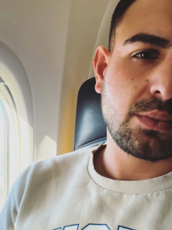 Gergo, 23 �ves t�rskeres� f�rfi, Polg�r