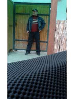 Ervin, 55 �ves t�rskeres� f�rfi, Szob
