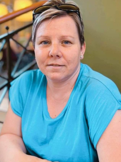 Anita, 43 �ves t�rskeres� n�, B�nk