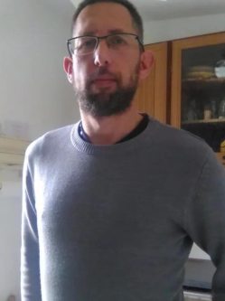 Gy�z�, 46 �ves t�rskeres� f�rfi, Veszpr�m