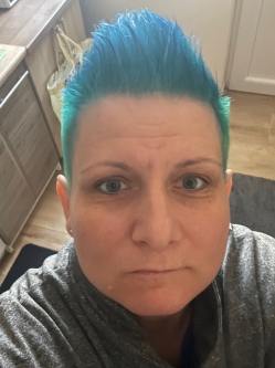 Zsu, 44 �ves t�rskeres� n�, S�lys�p