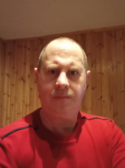 Csaba, 53 �ves hern�dn�meti t�rskeres� f�rfi