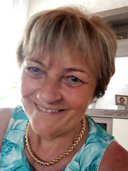 M�ria, 69 �ves t�rskeres� n�, Kecsk�d