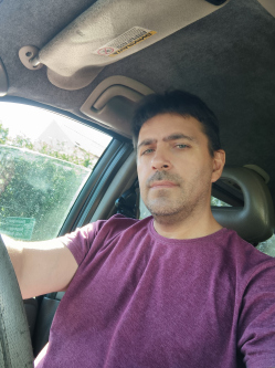Elek, 55 �ves t�rskeres� f�rfi, Gy�r