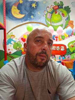 Istv�n, 42 �ves t�rskeres� f�rfi, Kast�lyosdomb�