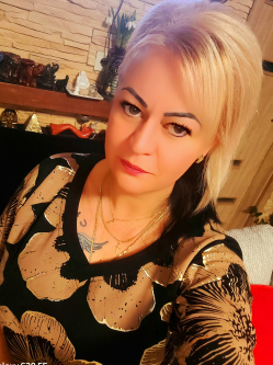 �gnes, 51 �ves t�rskeres� n�, Demecser