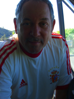 Tam�s, 70 �ves t�rskeres� f�rfi, Kan�ri-Szigetek
