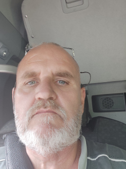 L�szl�, 61 �ves t�rskeres� f�rfi, Ag�rd