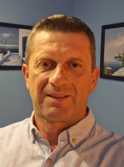 Imre, 52 �ves t�rskeres� f�rfi, Ajka