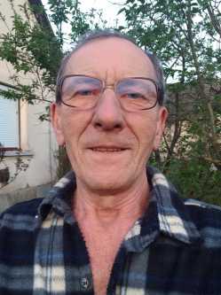 Ern�, 70 �ves t�rskeres� f�rfi, Lud�nyhal�szi